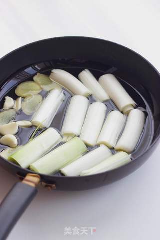 葱油肉末拌面的做法步骤：1