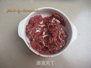 洋葱炒羊肉的做法步骤:2