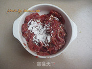 洋葱炒羊肉的做法步骤:3