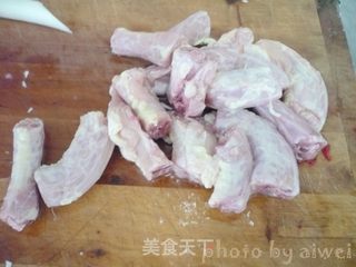 麻辣鸭脖的做法步骤:2