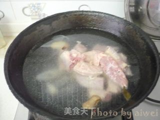 麻辣鸭脖的做法步骤:3