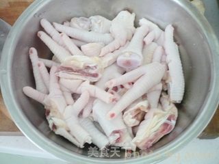 泡椒凤爪的做法步骤:2
