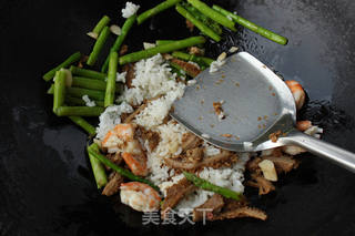 芦笋虾仁炒饭的做法步骤:4