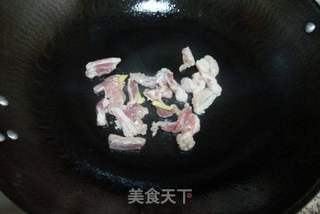 西瓜皮炒五花肉的做法步骤：3