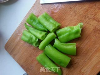 虎皮尖椒的做法步骤：1