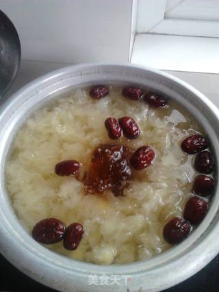 电饭煲版桃胶炖银耳的做法步骤:7