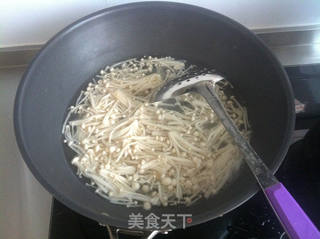 凉拌金针菇的做法步骤:2