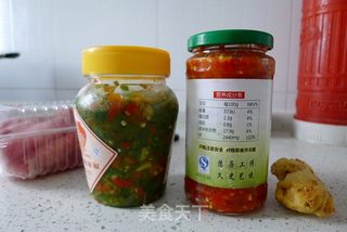 酸汤肥牛的做法步骤：1