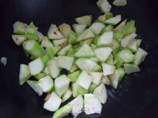 夏季蔬菜最解毒---丝瓜炒海虹的做法步骤:5