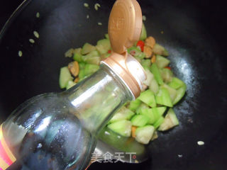 夏季蔬菜最解毒---丝瓜炒海虹的做法步骤:7