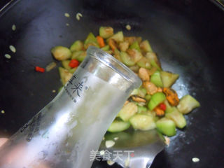 夏季蔬菜最解毒---丝瓜炒海虹的做法步骤:8