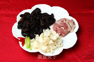 百合小炒肉的做法步骤:2