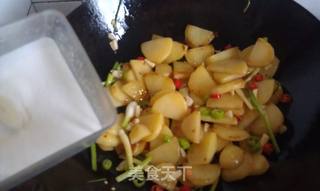 土豆片炒卤鸡胗的做法步骤:4