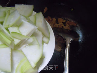 夏季蔬菜最解毒---葫芦炒肉片的做法步骤:5