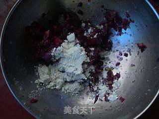 玫瑰鲜花烧饼的做法步骤:2