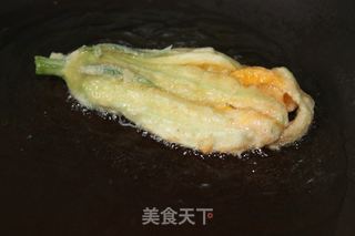 酥炸南瓜花的做法步骤：7