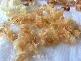 红鲣鱼和蒜片的做法步骤:2