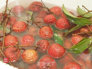 荔枝药酒:夏至泡的药酒最养生的做法步骤:3