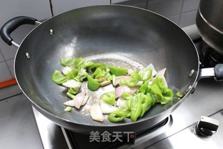 一个人的早餐也可以有滋有味——青椒炒番茄的做法步骤：5