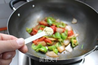 一个人的早餐也可以有滋有味——青椒炒番茄的做法步骤：8