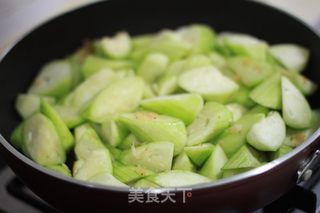虾米炒丝瓜的做法步骤:3