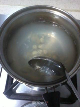 银耳莲子糖水的做法步骤:3