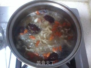 银耳莲子糖水的做法步骤:6