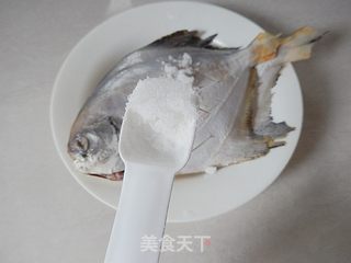 香煎鲳鱼的做法步骤:3