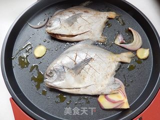 香煎鲳鱼的做法步骤:9