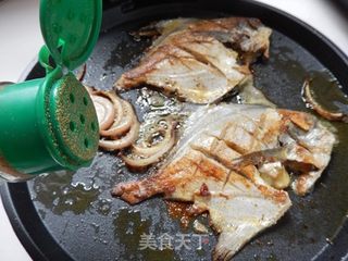香煎鲳鱼的做法步骤:11