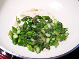虾仁鲜贝炒芦笋的做法步骤:6
