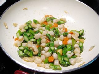 虾仁鲜贝炒芦笋的做法步骤:8