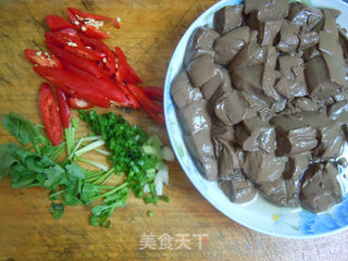 夏季开胃菜--麻辣鸭血的做法步骤:2