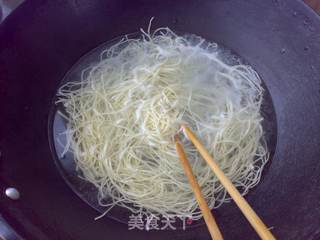 鱼骨汤面的做法步骤:3
