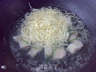 鱼骨汤面的做法步骤:5