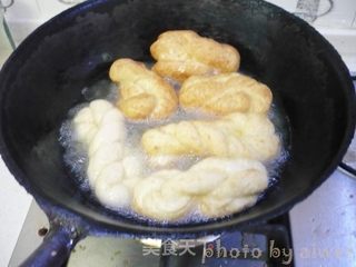 奶香大麻花的做法步骤:12