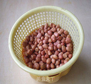 芝麻香酥花生的做法步骤:3