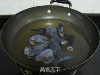 药膳乌鸡汤的做法步骤:3