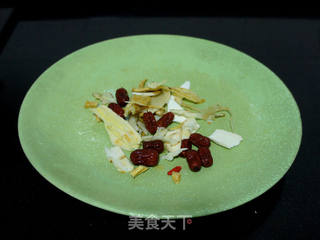 药膳乌鸡汤的做法步骤:4