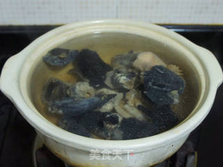 药膳乌鸡汤的做法步骤:7