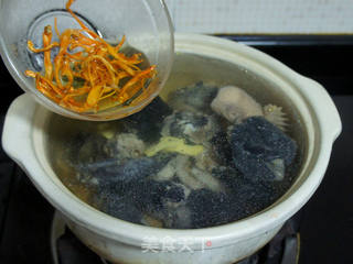 药膳乌鸡汤的做法步骤:8