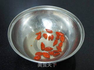 竹丝鸡红枣萝卜汤的做法步骤:3