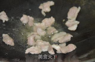 木耳胡萝卜炒瘦肉的做法步骤：3