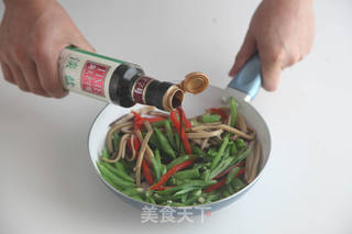芸豆炒鸡蛋干的做法步骤：3