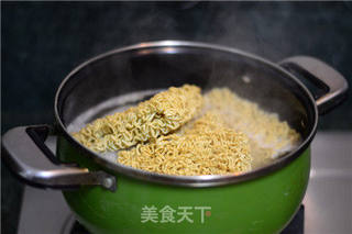 【蟹味棒韭菜QQ面】的做法步骤:2