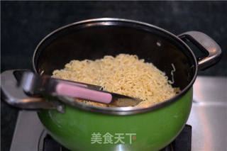 【蟹味棒韭菜QQ面】的做法步骤:3