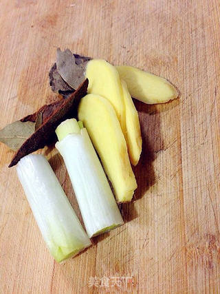 私房菜之酸菜炖排骨的做法步骤:2