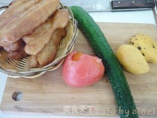 油条果蔬沙拉的做法步骤：1