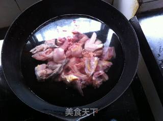 红枣土鸡汤的做法步骤:2
