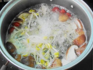 山药鲜蔬汤的做法步骤：2